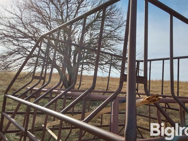 square-8-1/2'-x-9-1/2'-bale-feeders-image-19