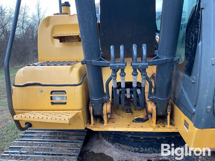 2013-deere-160g-lc-image-16