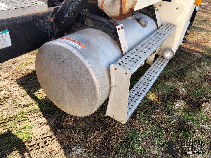 1997-freightliner-fld120-image-16