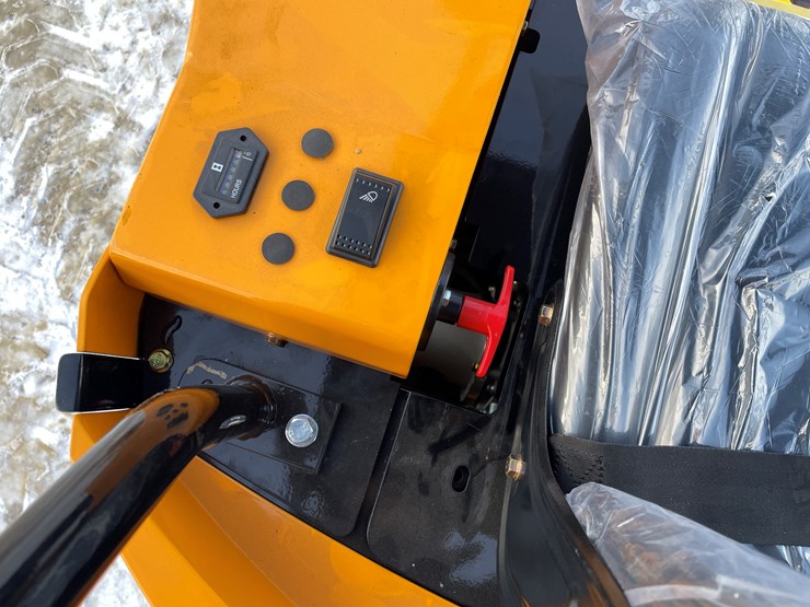 #201-•-miva-va15-mini-excavator-image-18