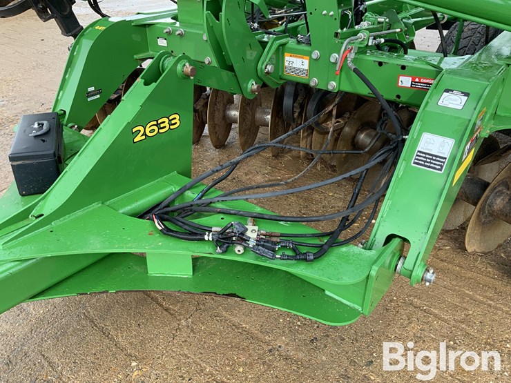 2022-john-deere-2633-image-13