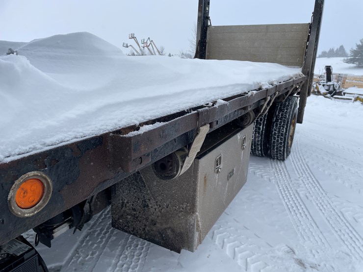 #400-•-2006-sterling-straight-truck-(has-wi-title)-image-32