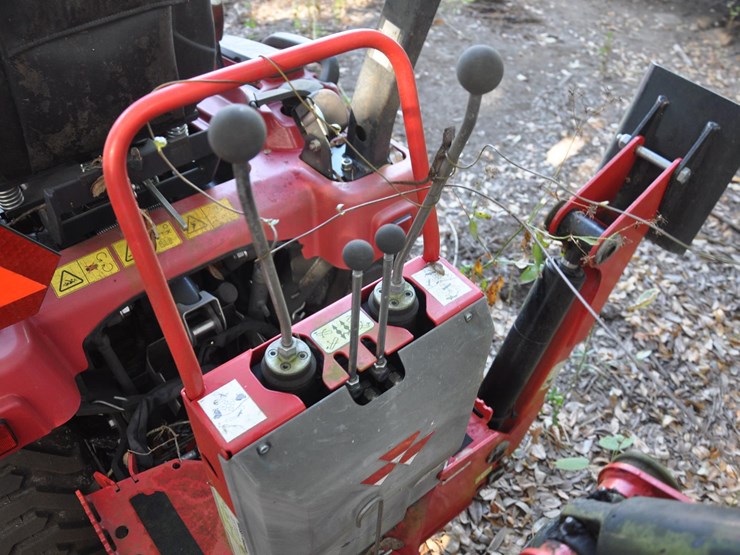 2021-massey-ferguson-gc1723eb-image-18