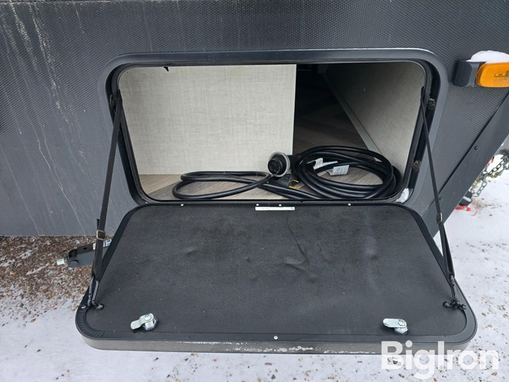 2022-ember-overland-171fb-travel-trailer-image-19