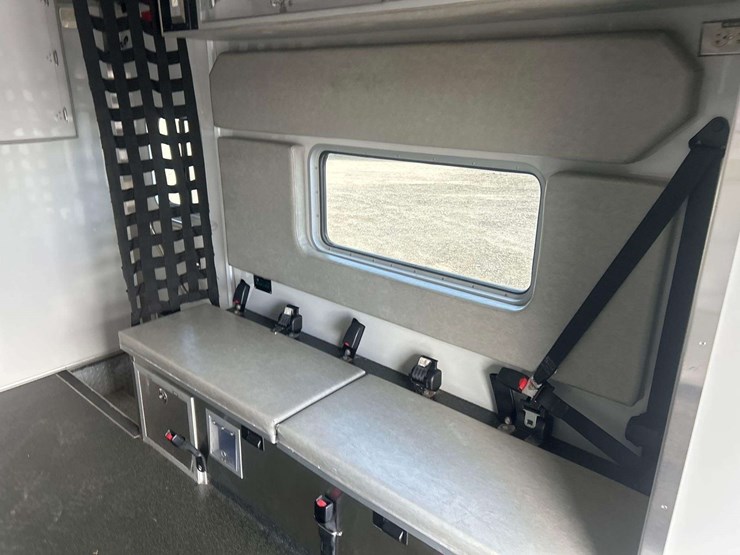 2013-ford-f550-image-28