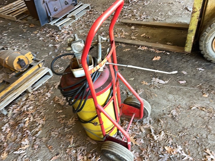 air-grease-gun;-located-at-7241-roxbury-rd,-charles-city,-va,-please-call-804.837.9940-or-804.651.4404-with-questions-image-1