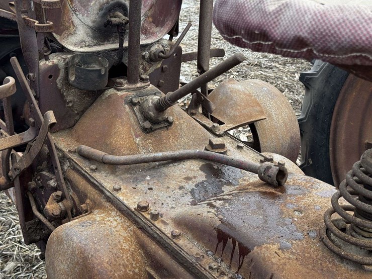 farmall-f-12-narrow-front-on-rubber-image-24