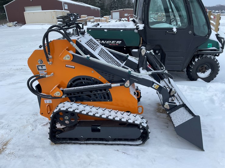 #307-•-new-land-hero-mini-skid-loader-image-4