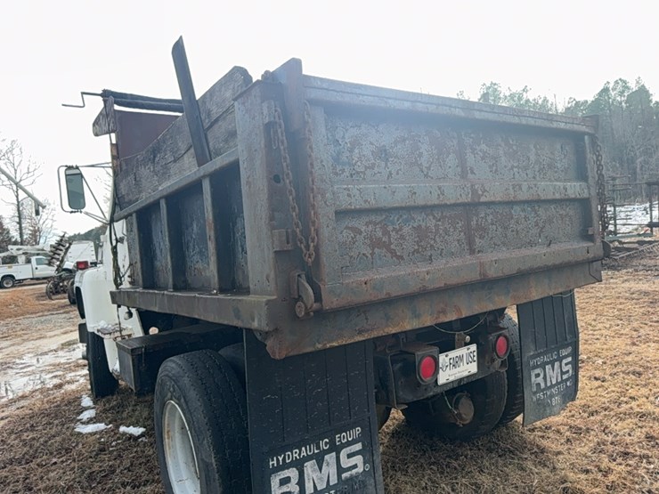 1982-ford-8000-image-31