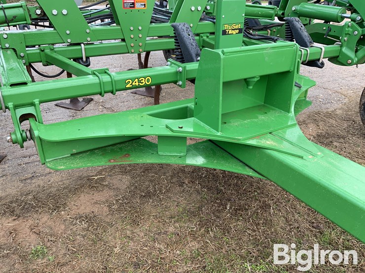 2021-john-deere-2430-image-14