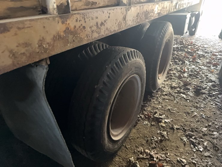 1975-ford-880-image-22