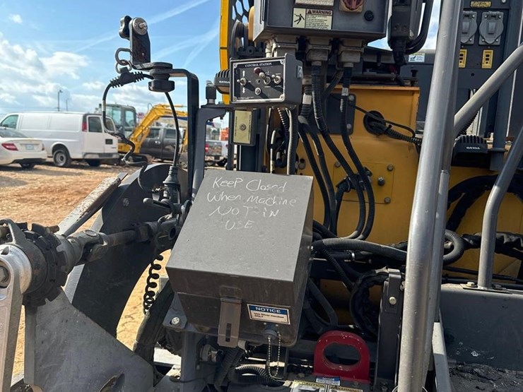 2018-volvo-p7110b-image-8