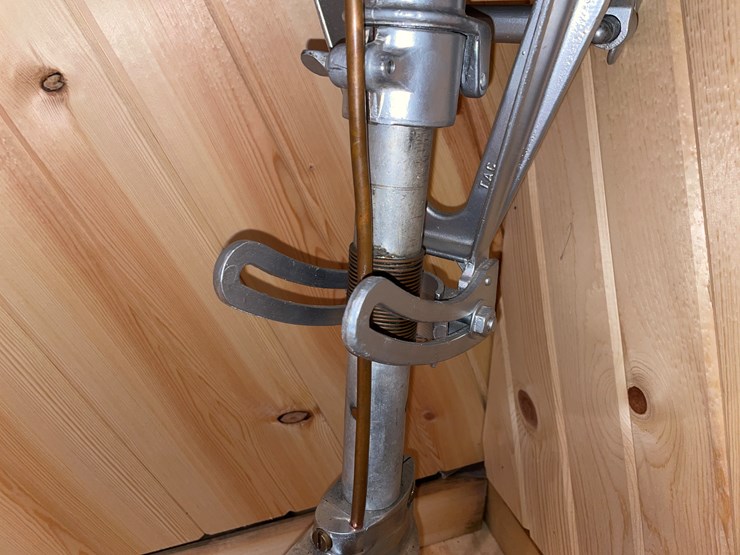 #3836-•-lockwood-vintage-outboard-boat-motor-image-8