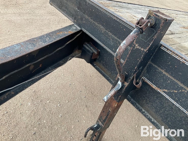 2000-diamond-t-bumper-pull-t/a-flatbed-trailer-image-12