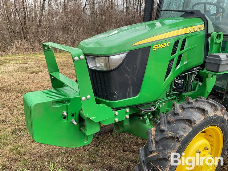 2022-john-deere-5065e-image-14