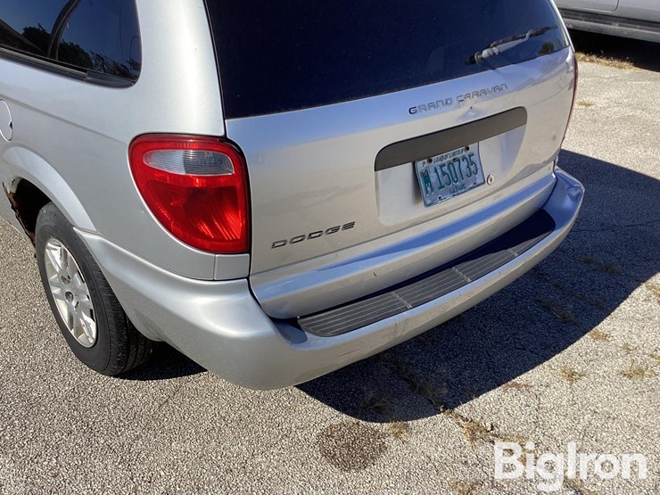 2005-dodge-grand-caravan-sport-image-11