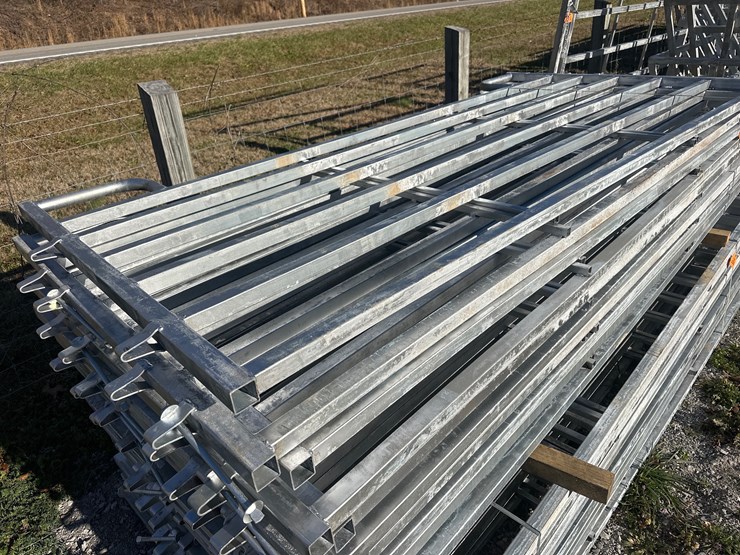 #1041-•-(10)-10ft-heavy-duty-corral-panels-image-1