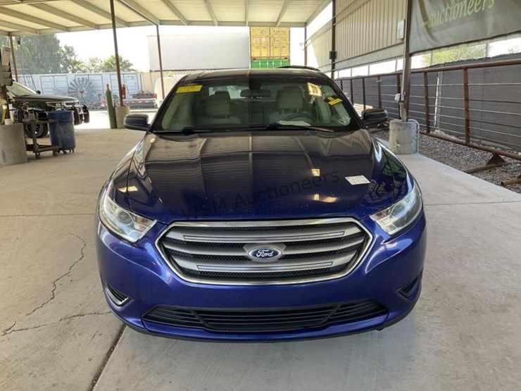 2015-ford-taurus-sdn-image-3