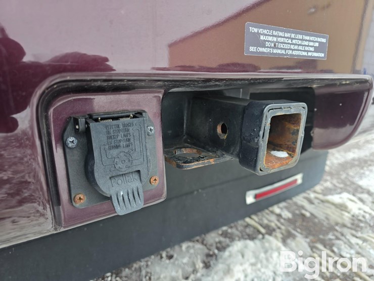 2017-winnebago-sunova-33c-class-a-motorhome-image-9