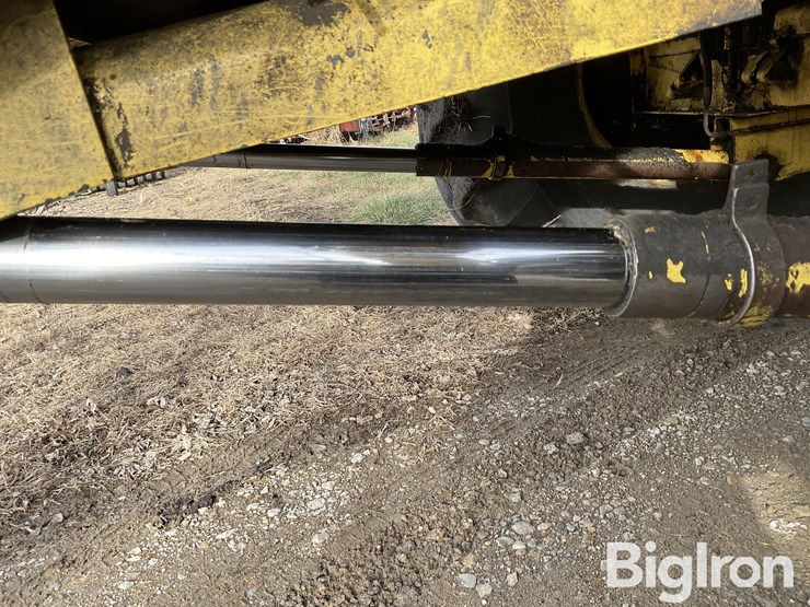 1982-new-holland-tr75-image-10