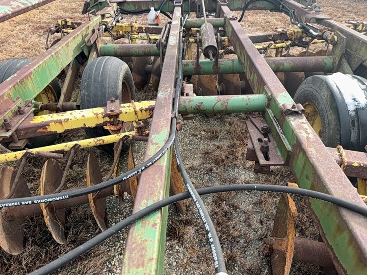 john-deere-230-image-52