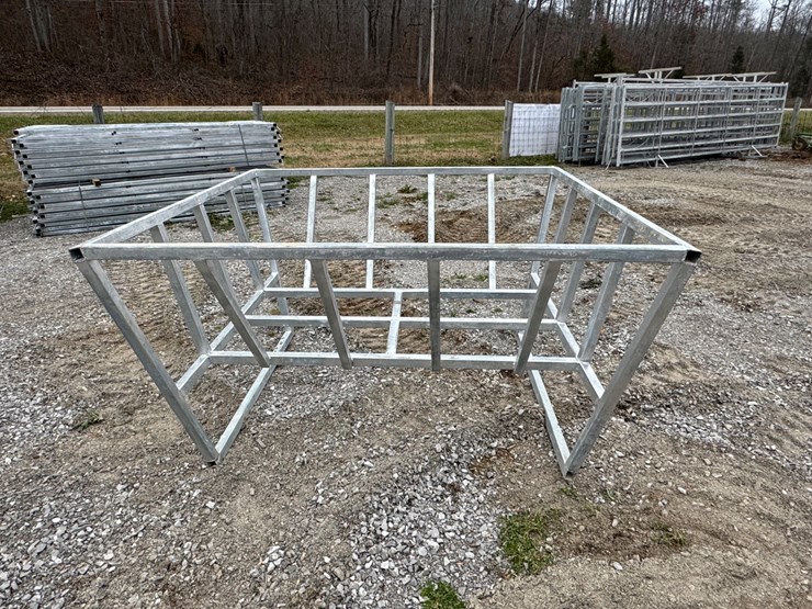 #1035-•-hay-cradle-image-1