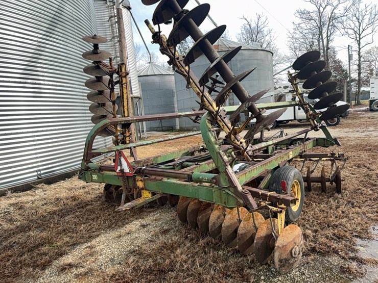 john-deere-230-image-44