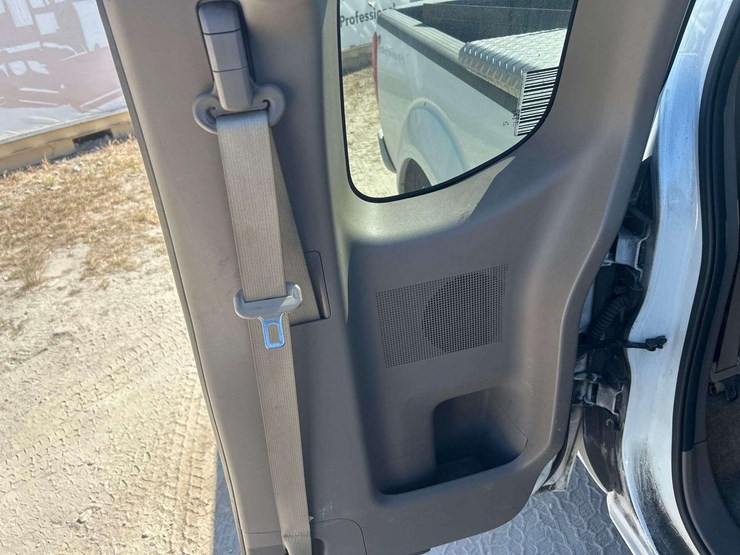 2015-nissan-frontier-image-23