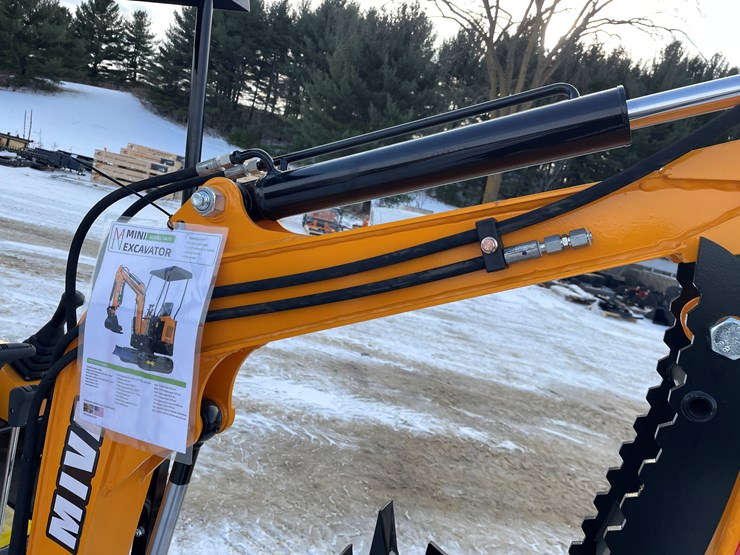 #201-•-miva-va15-mini-excavator-image-34