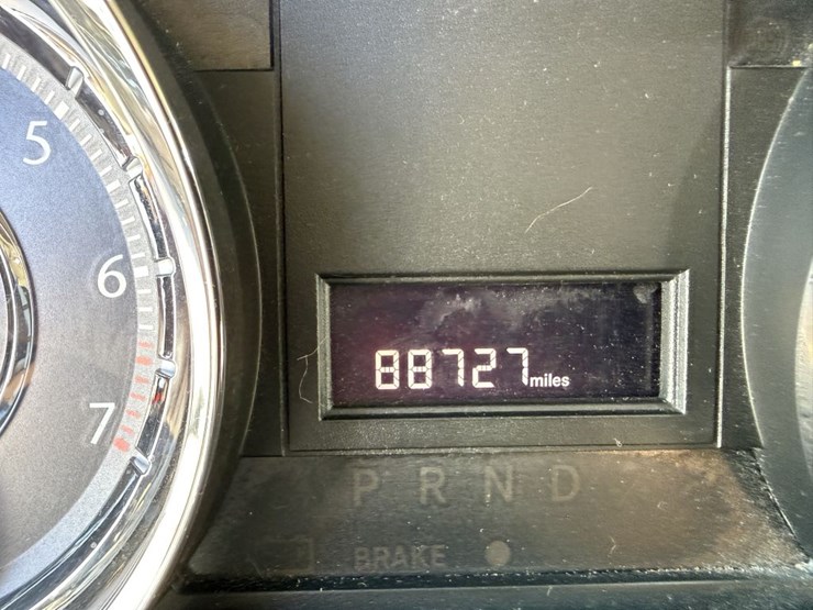 2015-chrysler-town-&-country-image-6