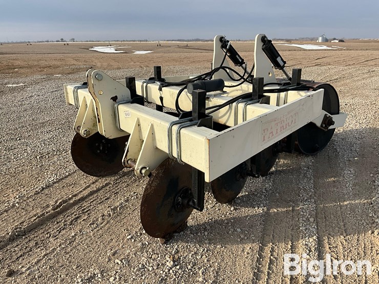 patriot-pivot-track-closer-image-1