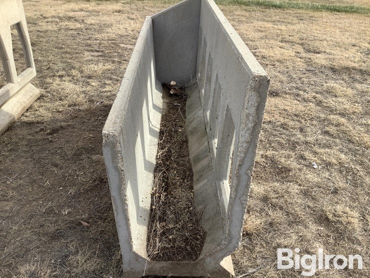 concrete-fenceline-feed-bunks-image-9