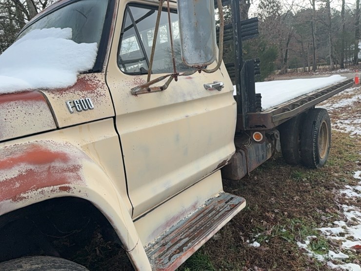 1977-ford-600-image-12