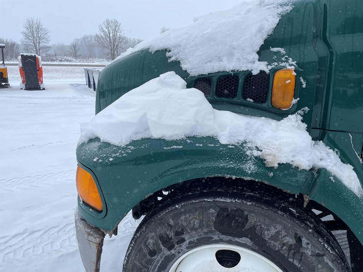 #400-•-2006-sterling-straight-truck-(has-wi-title)-image-12