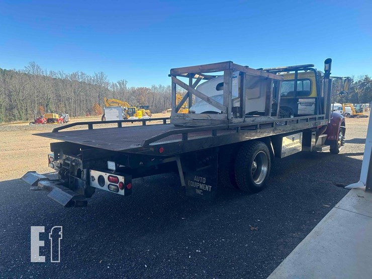 2008-peterbilt-335-image-3