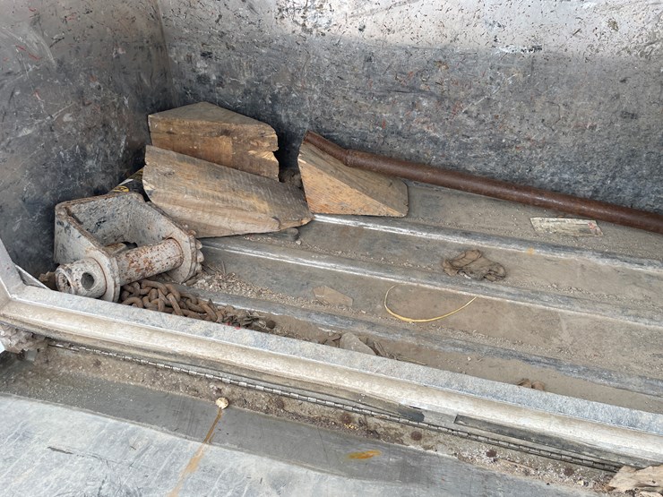 #400-•-2006-sterling-straight-truck-(has-wi-title)-image-28