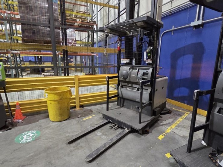 1998-crown-sp3020-30-image-1