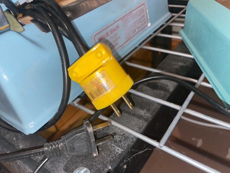 #6349-•-shelf-contents-image-12