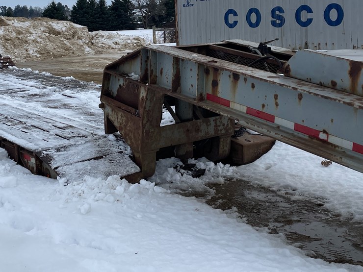 #1012-•-32'-lowboy-semi-trailer-(no-title,-for-parts)-image-5