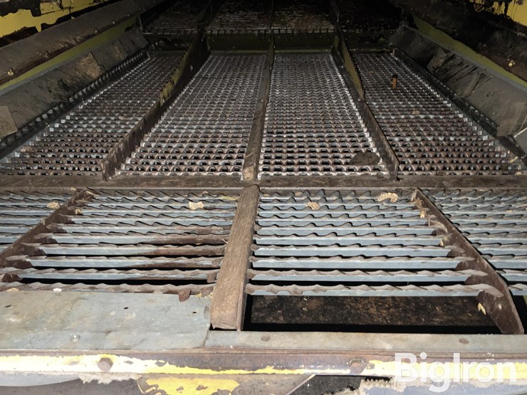 1982-new-holland-tr75-image-14