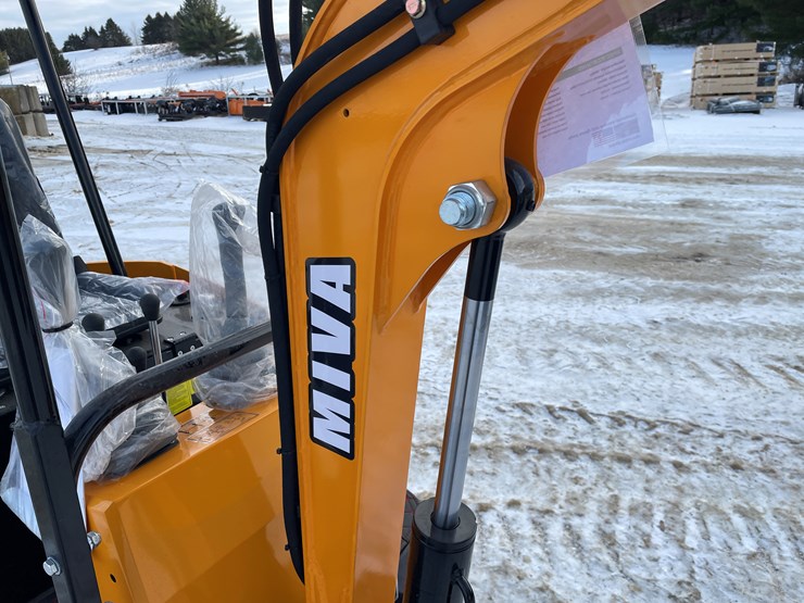 #204-•-miva-va13-mini-excavator-image-36