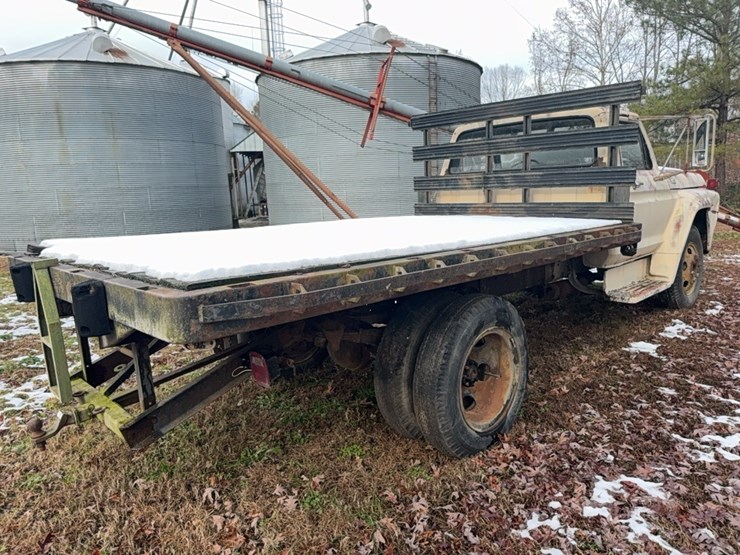 1977-ford-600-image-38