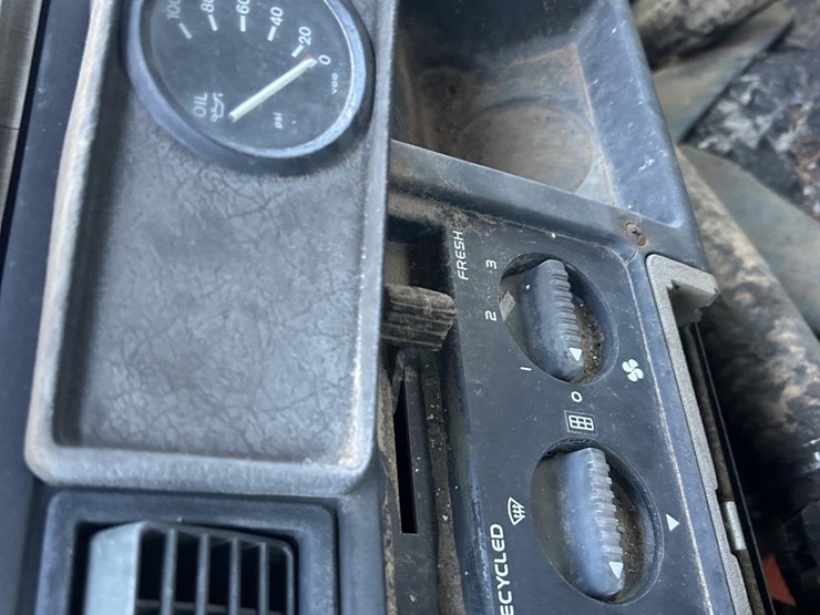 1989-volvo-fe6-image-28