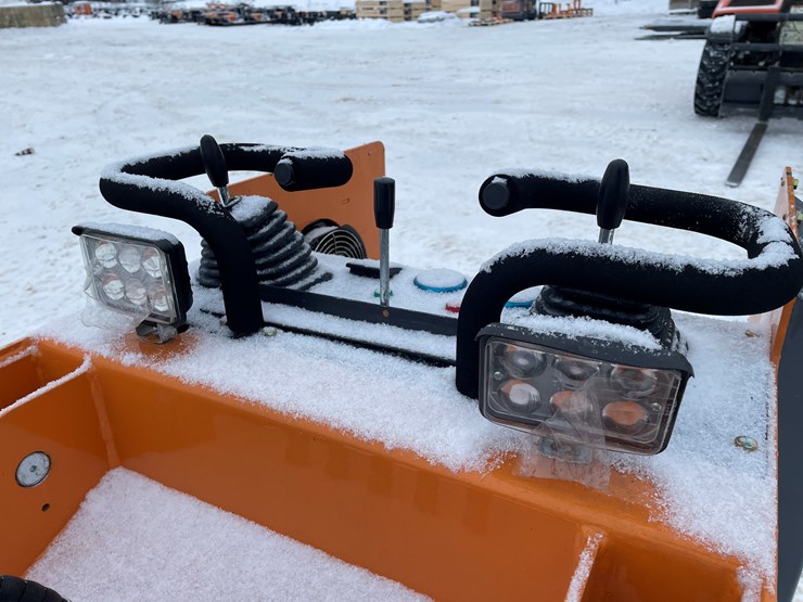 #310-•-new-land-hero-mini-skid-steer-loader-image-22