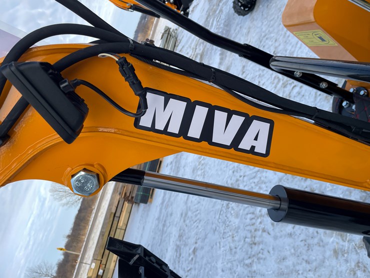#201-•-miva-va15-mini-excavator-image-9