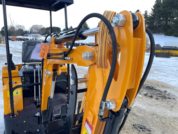 #200-•-miva-va15-mini-excavator-image-32