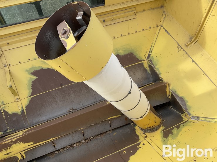 1982-new-holland-tr75-image-16