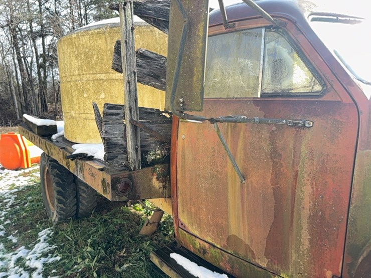 1947-studebaker,-6-wheel-grain,-cattle-sides,-not-running;-located-at-7241-roxbury-rd,-charles-city,-va,-please-call-804.837.9940-or-804.651.4404-with-questions-image-19