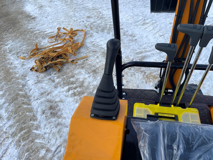 #201-•-miva-va15-mini-excavator-image-17