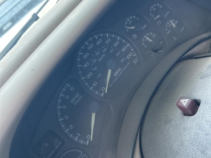 2001-chevrolet-silverado-1500-image-18